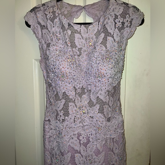 Unnoticeable missing rhinestones, hook broke in back but isnt needed. - Picture 6 of 13